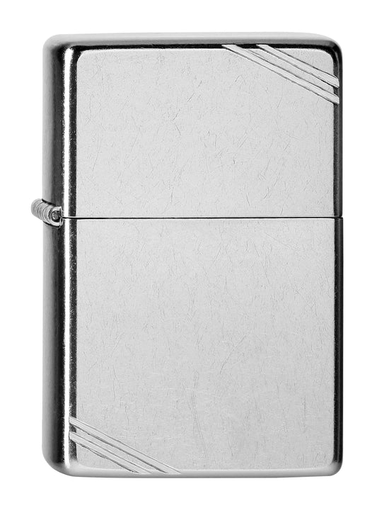 Vue de face briquet Zippo Street Chrome Vintage avec deux traits parallèles dans les coins supérieur droit et inférieur gauche