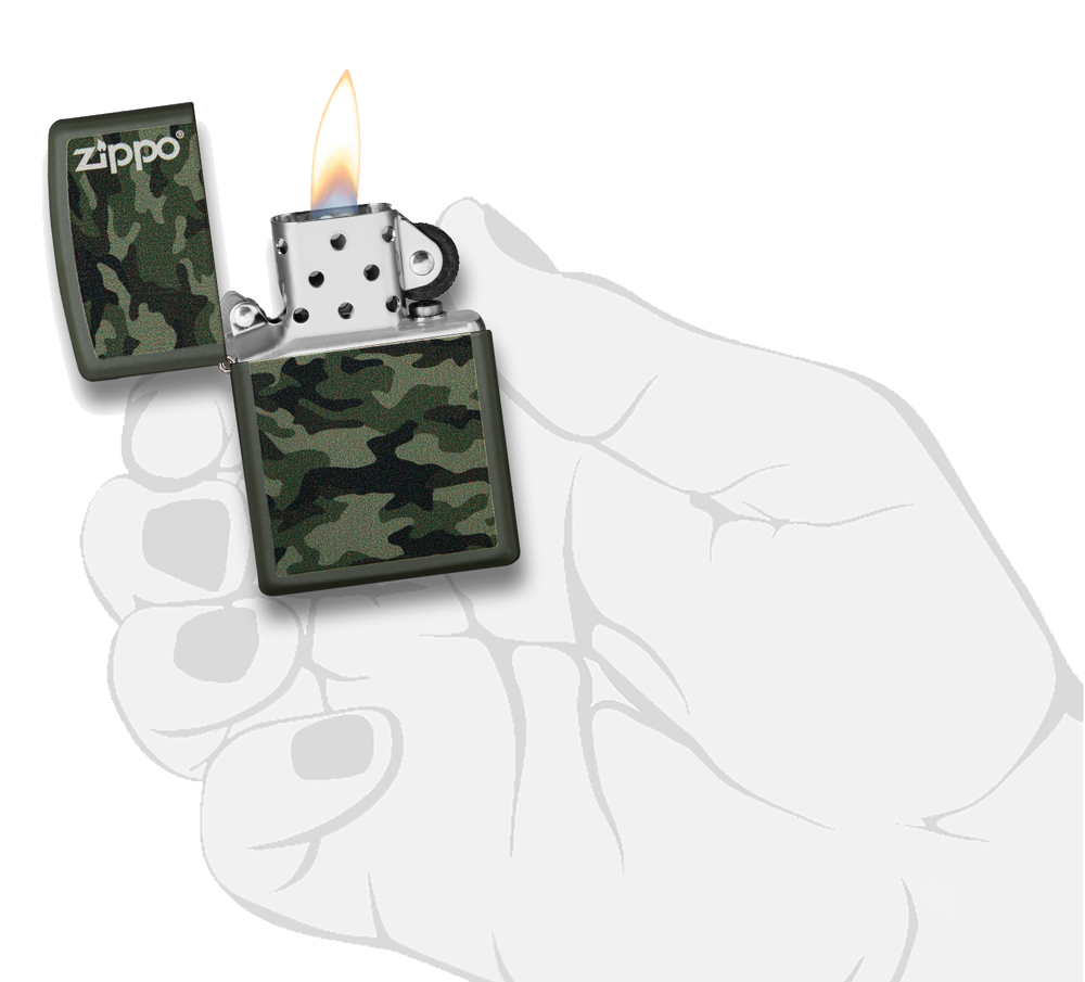 Briquet tempête Zippo Camo and Zippo Design dans une main pour représenter la taille du briquet