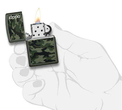 Briquet tempête Zippo Camo and Zippo Design dans une main pour représenter la taille du briquet