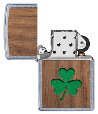  Zippo Woodchuck avec trèfle vert, ouvert